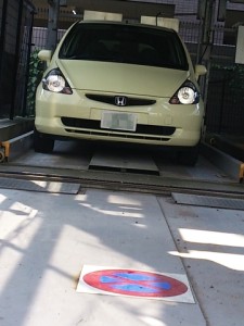 レモン色の社用車